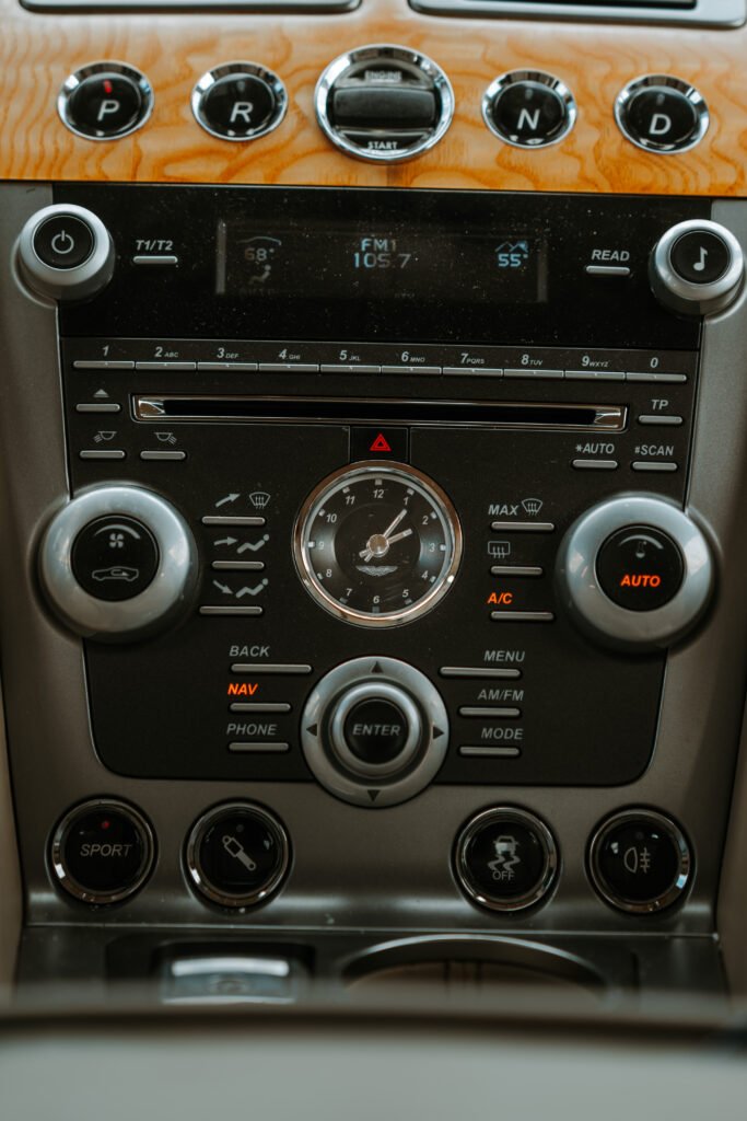 Aston Martin Rapide S - wynajem samochodu premium - Kraków i Zakopane - zdjęcie 11