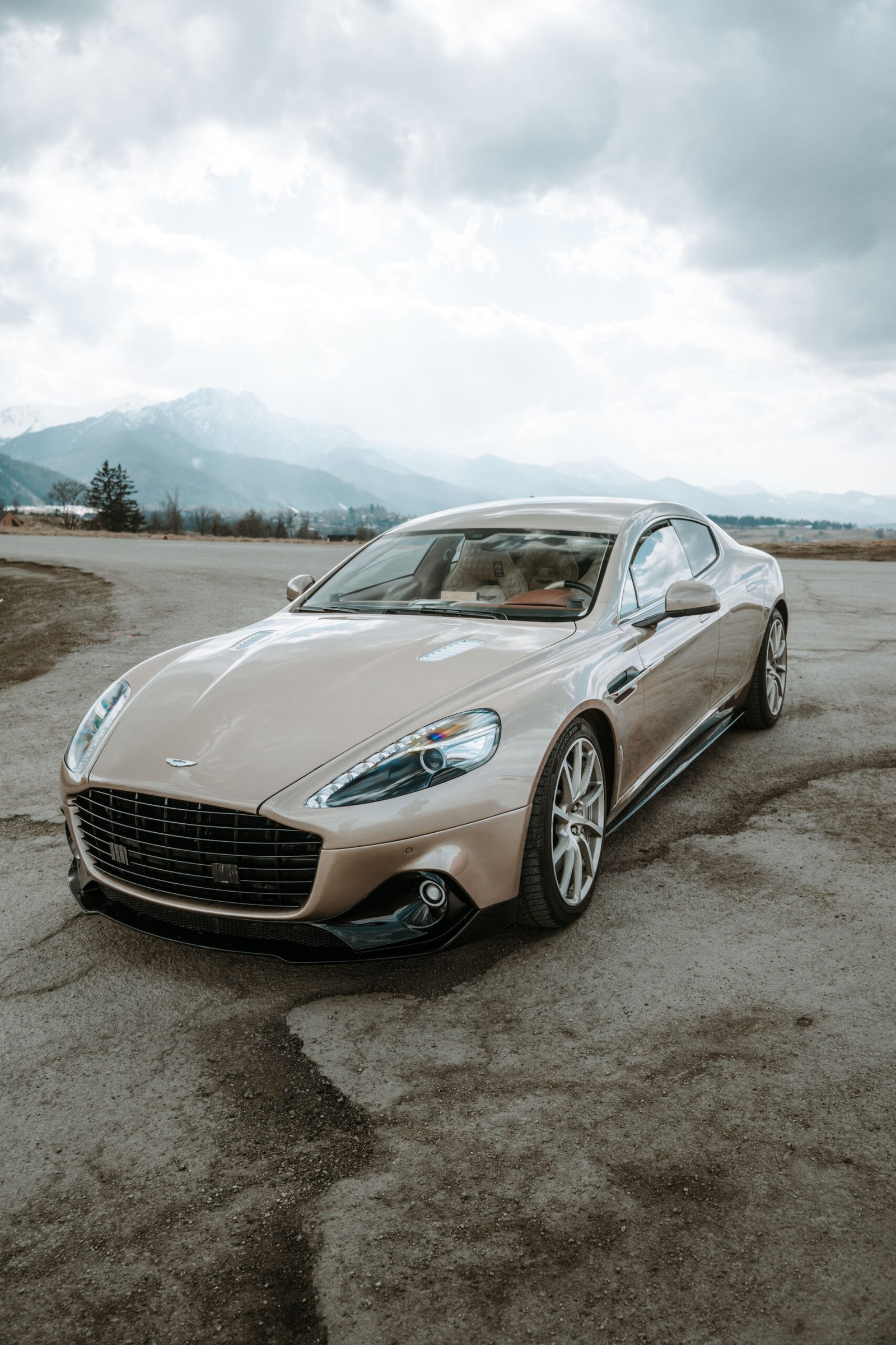 Aston Martin Rapide S - wynajem samochodu premium - Kraków i Zakopane
