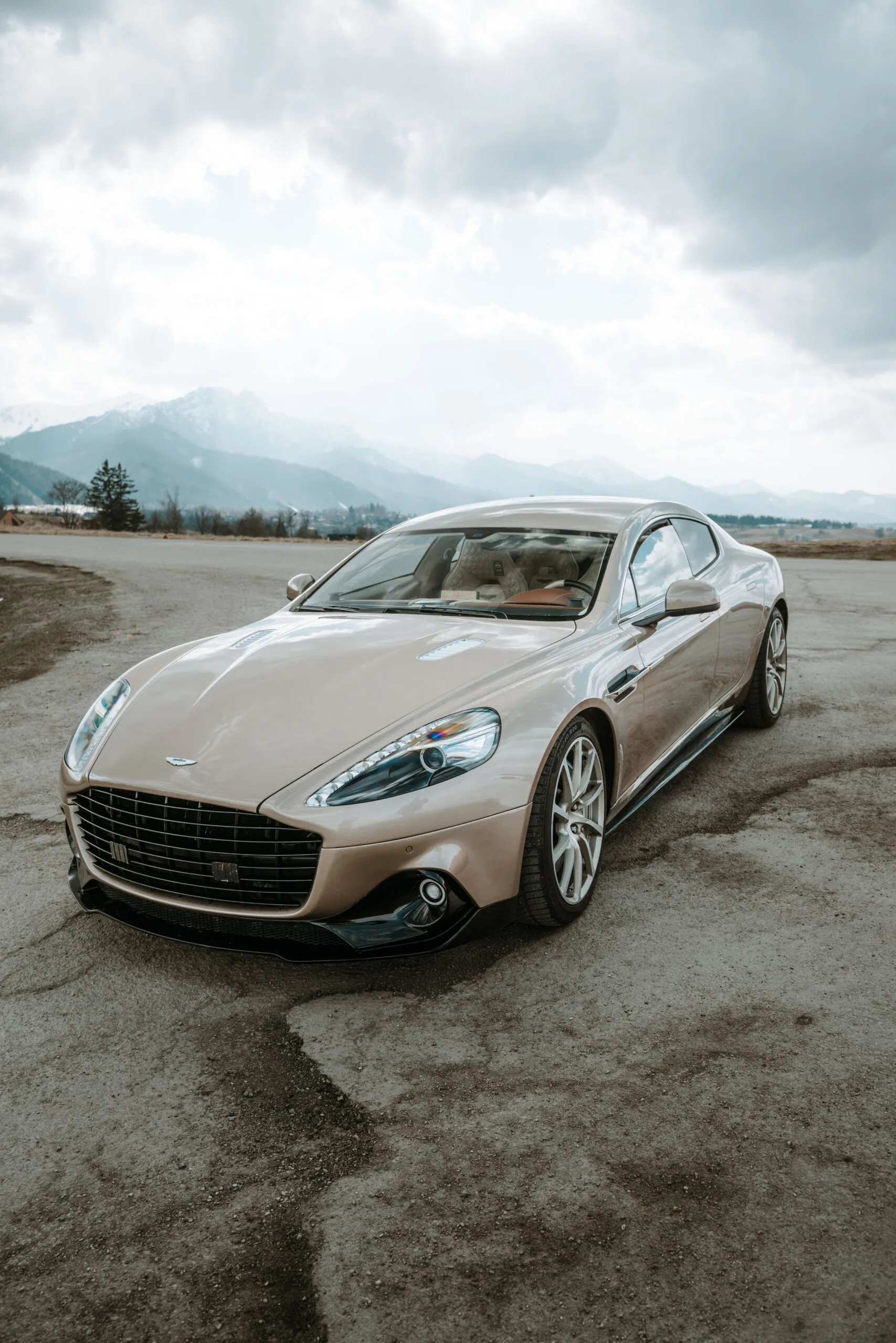 Aston Martin Rapide S - wynajem samochodu premium - Kraków i Zakopane