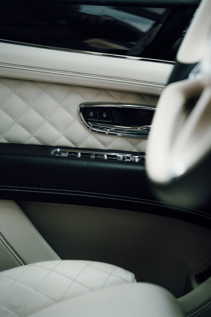Bentley Bentayga - wynajem samochodu premium - Kraków i Zakopane - zdjęcie 6