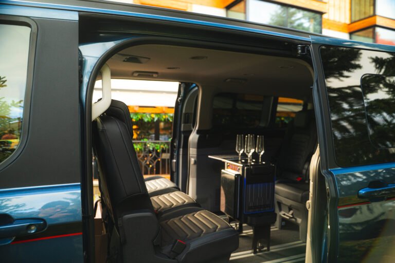 Ford Custom VIP - wynajem samochodu premium - Kraków i Zakopane - zdjęcie 2