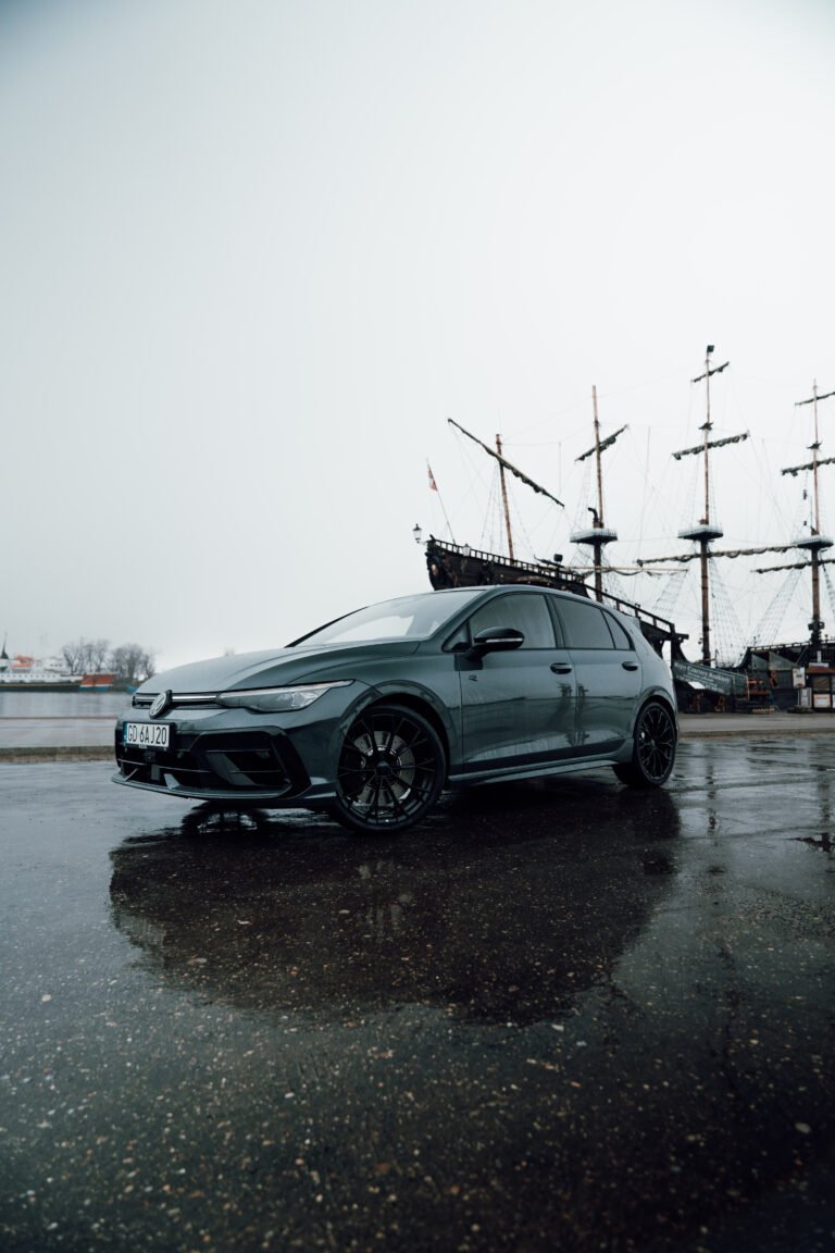 Golf 8R Black Edition - wynajem samochodu premium - Kraków i Zakopane - zdjęcie 2