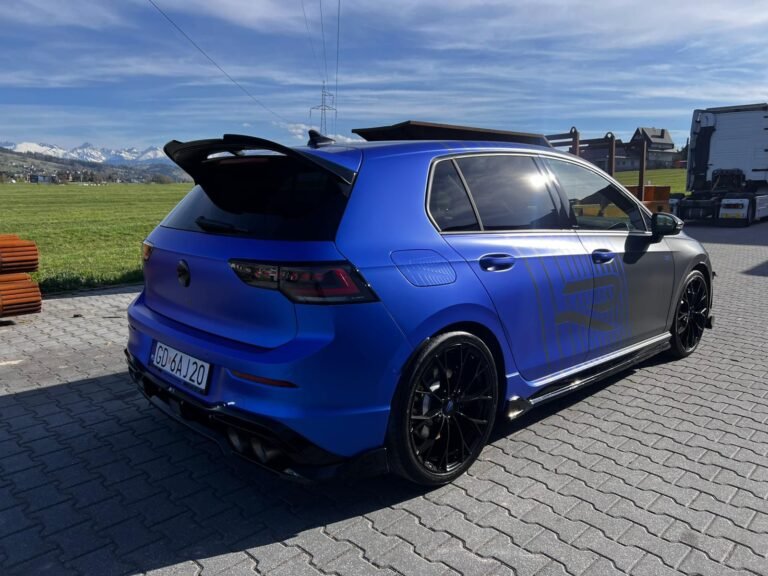 Golf 8R Black Edition - wynajem samochodu premium - Kraków i Zakopane - zdjęcie 4