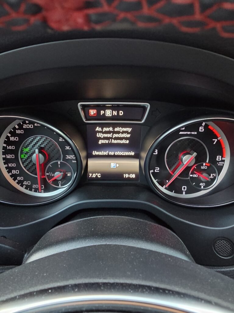 Mercedes GLA 45 AMG 2016 - wynajem samochodu premium - Kraków i Zakopane - zdjęcie 4